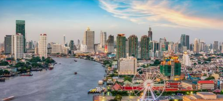 Phuket glamorous beach and yacht lifestyle