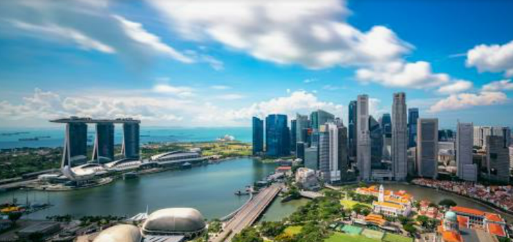 Singapore skyline and rooftop infinity pools